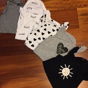 Carters 5-pack Black/white onesies